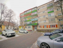 Apartament cu 4 camere, de v&acirc;nzare &icirc;n zona Rogerius