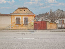 Teren intravilan 500 mp &icirc;ntre case , construcție existe...