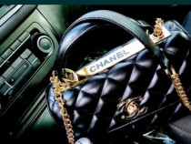Genti Chanel cu maner, accesorii aurii