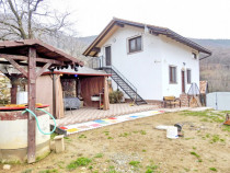 Bijuterie Rurală: Casa cu 5 Camere în Comuna Rășinari, S