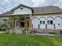 Casa 3 camere, 100 mp, teren, 2000 mp, zona Vest