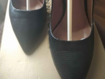 Pantofi stiletto negru perlat