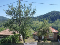 Casa intr-o zona de vis: comuna Lopatari, jud. Buzau