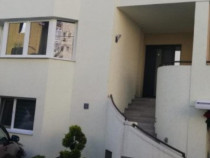 Casa 8 camere, 320 mp, parcare, zona Calea Poplacii