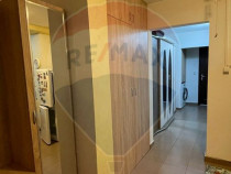 Apartament cu 3 camere de închiriat în zona Valea Rosie