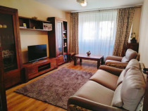 Inchiriez apartament 3 camere, loc de parcare, zona Iulius Mall