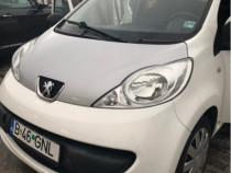 Mașina Peugeot 107