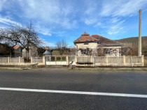 Casa de vanzare cu teren in suprafata de 3000 mp in comuna C