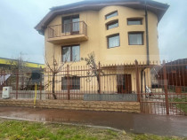 Casă Modernă, 250 mp Utili, Teren de 830 mp, Oraș