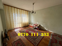 - Apartament 3 camere Calarasilor, etaj intermediar