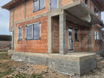 Vila noua de vanzare la intrare in Corunca