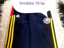 Pantaloni adidas cu emblema frf romaniei
