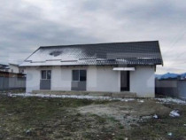 Casă de V&acirc;nzare cu 3 camere &icirc;n Cartierul Izvor, Tărlung