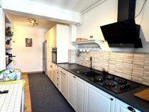 Apartament tip penthouse de vanzare, 2 camere, terasa, zona