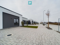Duplex modern, pe parter, amplasat într-o zonă liniști...