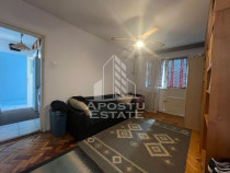 Apartament cu 3 camere, semidecomandat, etajul 2, zona Da...