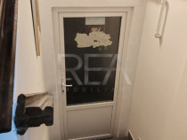 APARTAMENT CU 3 CAMERE DE VÂNZARE LA MANSARDA UNUI BLOC ÎN