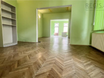 Spatiu comercial Stradal pretabil Birouri la 900 m Piata Sfa