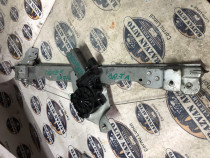 Macara geam dreapta fata Dacia Duster 2013