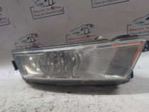 Proiector dreapta Skoda RAPID 2011