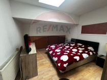 Casă pe doua nivele 3 camere zona Intim