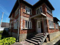 Casă Spațioasă cu Teren Generos în Beclean – Ideală p