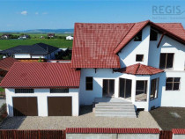 Vila la rosu intr o zona rezidentiala exclusivista Halchiu