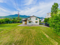 Casă P+M curte 1400 mp, 2 garaje