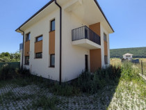 Casă Individuală cu 4 canere si Teren Generos de 500 mp în Gilău!