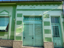 Casă de vânzare în centrul Pâncota cu magazin și depend