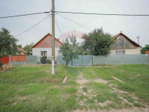 De vânzare casă cu 3 camere și teren 3205 mp în Sânn...