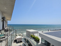 Garsoniera , prima linie la mare