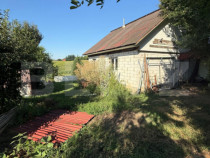 Casa la rosu, 64 mp + teren de 2600 mp, zona Frumoasa