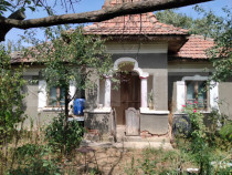 Casa renovabila/demolabila cu 2300 mp teren, Varvor/Bujoru