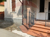 Casă / Vilă cu 5 camere de vânzare în zona Central