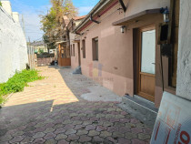Casa 4 camere zona Centrala, pretabila pentru 2 familii 150m