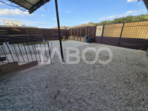 Casa de vanzare cu 6 camere 2 parcari curte libera 200 mp in