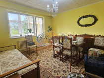 Apartament de vanzare cu balcon si centrala proprie in carti