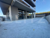 Spațiu comercial de &icirc;nchiriat &ndash; 182 mp + terasă 110 mp