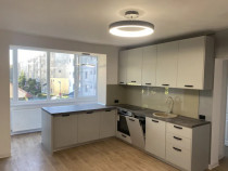 Apartament 3 camere, decomandat - zona Tractorul