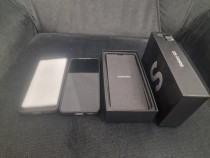 Samsung Galaxy S22 – 256 GB – negru/alb – cutie + huse + folie protect
