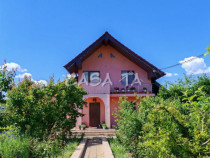 Casa situata &icirc;n Samarinesti, sat Valea Bisericii