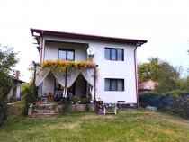 Vilă individuală 6 camere, teren 903 mp !