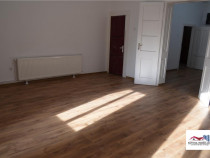 Spatiu Comercial de Inchiriat in Zona Centrala