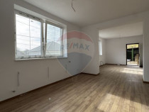 Casă complet renovată la interior &icirc;n cartierul Vitrometan