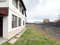 Curte Generoasa Zona Linistita