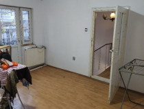 Super ocazie! PRET DE APARTAMENT! Casa zona Centrala, 3 cam