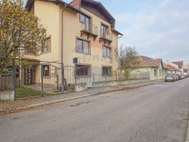 Casă / Vilă cu 12 camere de vânzare în zona Astra