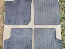 Vând covorașe interior Logan