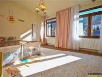 FILM! Eleganta si confort, in cetatea istorica a Brasovului,